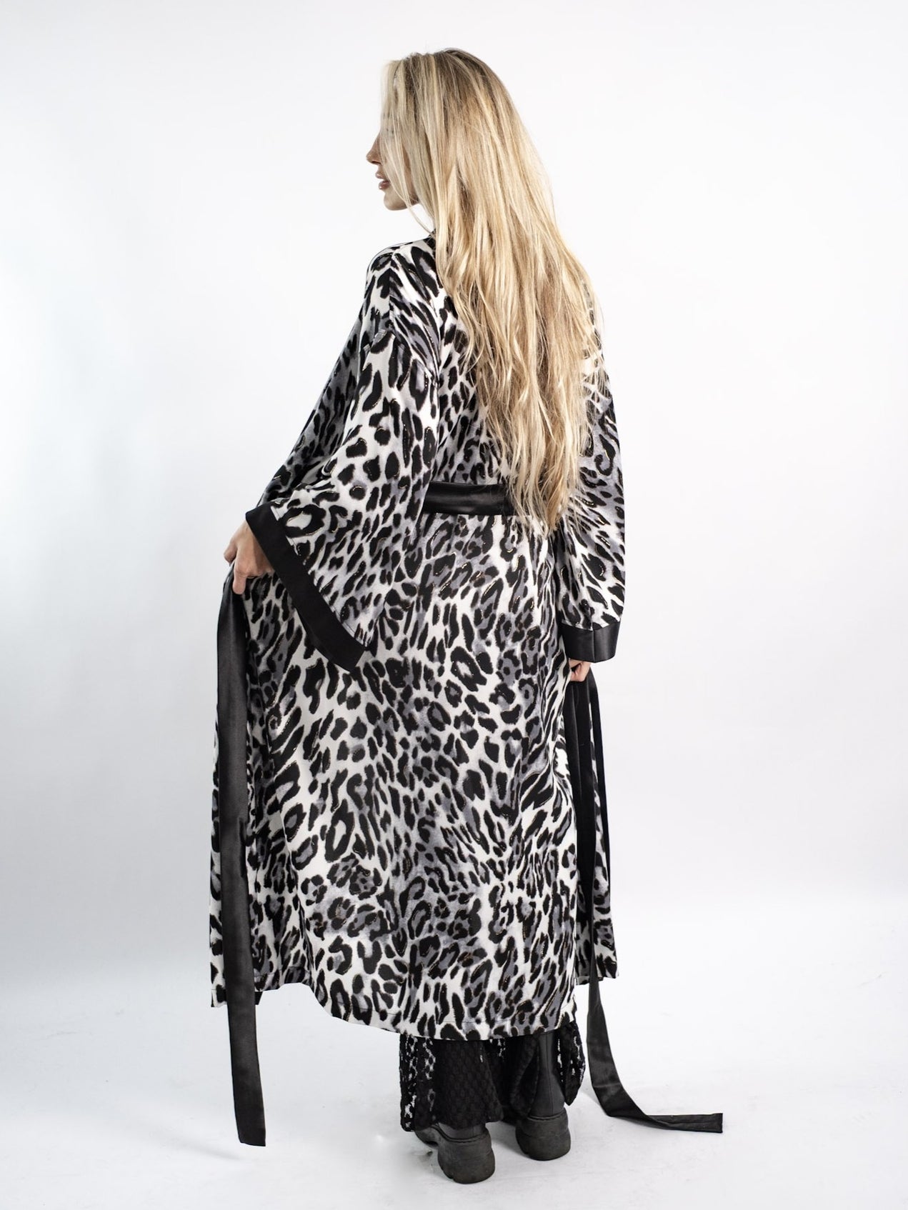 Snow Leopard Yakata Kimono