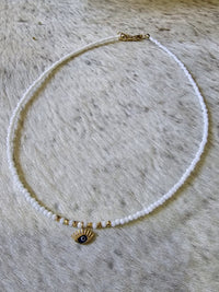White Eye Choker
