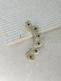 Black point ear cuff