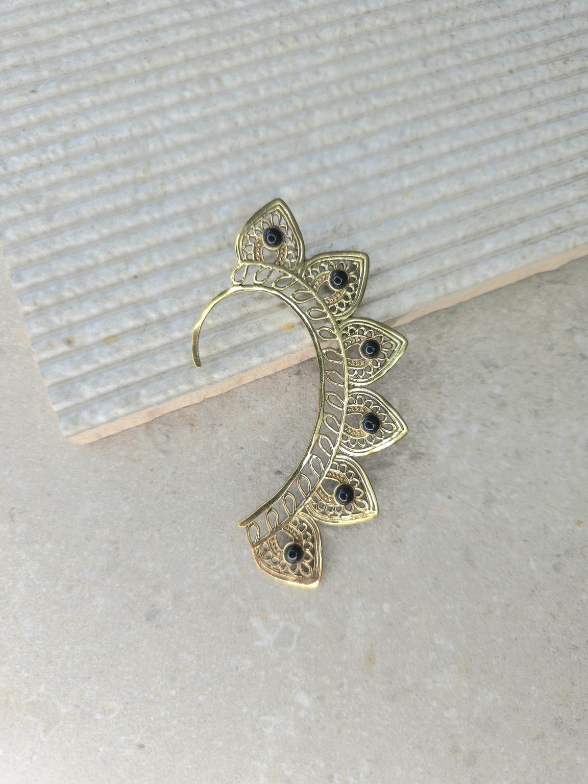 Black point ear cuff