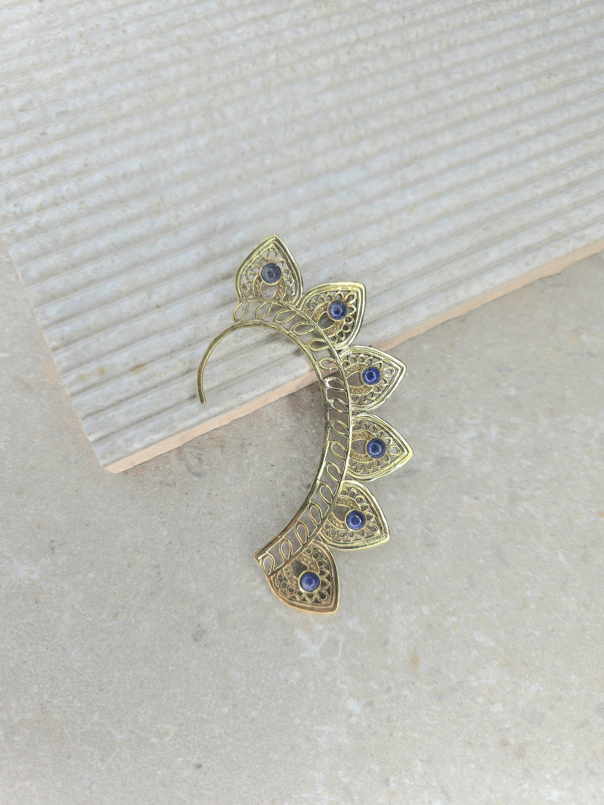 Azurite Pointe Gold Ear Cuff